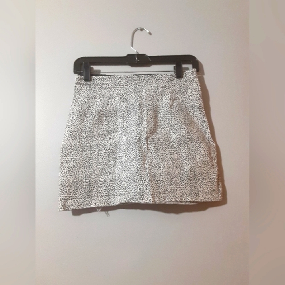 New York & Company Animal Print Mini Skirt Black White Zip Back Sexy Summer   6